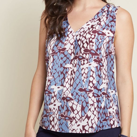 Modcloth Tops - Modcloth Sleeveless Blouse Giraffe Print Top